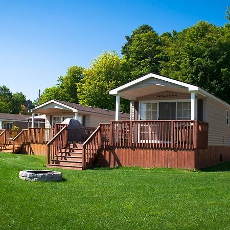 Mccreary'S Beach Resort Пърт Екстериор снимка