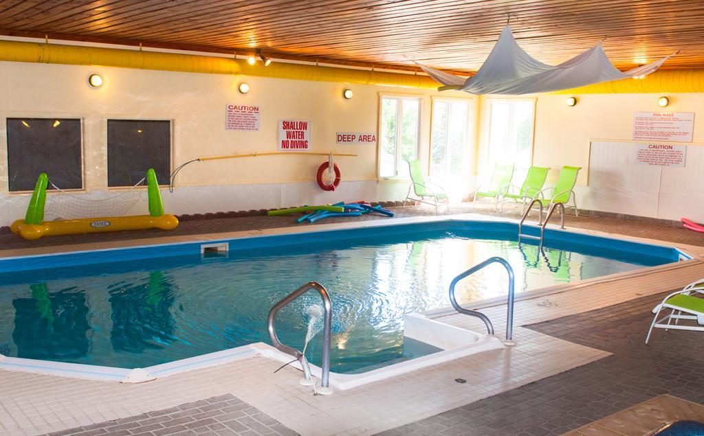 Mccreary'S Beach Resort Пърт Екстериор снимка