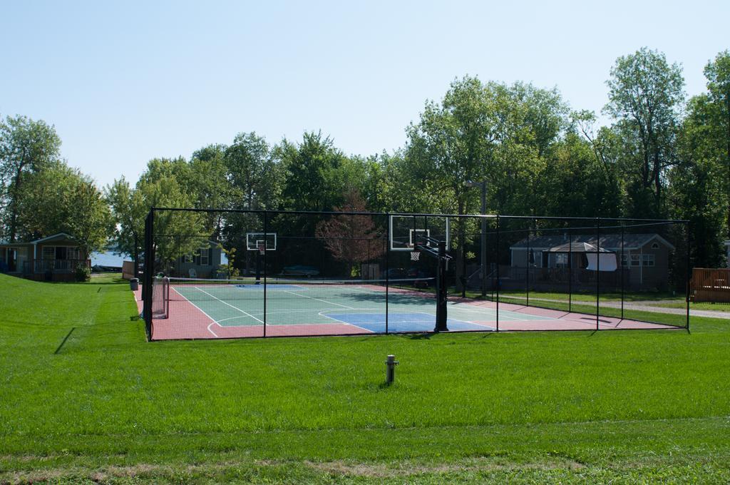 Mccreary'S Beach Resort Пърт Екстериор снимка