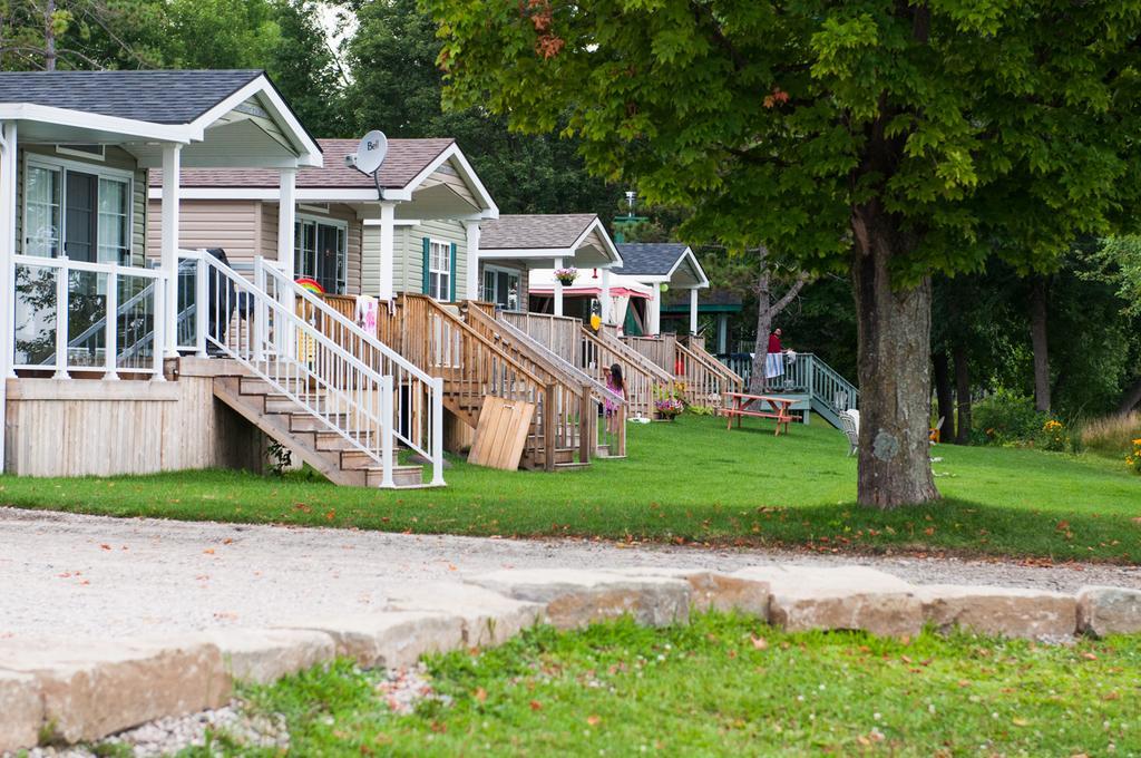 Mccreary'S Beach Resort Пърт Екстериор снимка