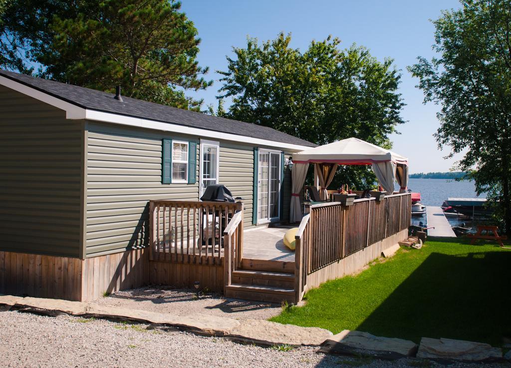 Mccreary'S Beach Resort Пърт Екстериор снимка